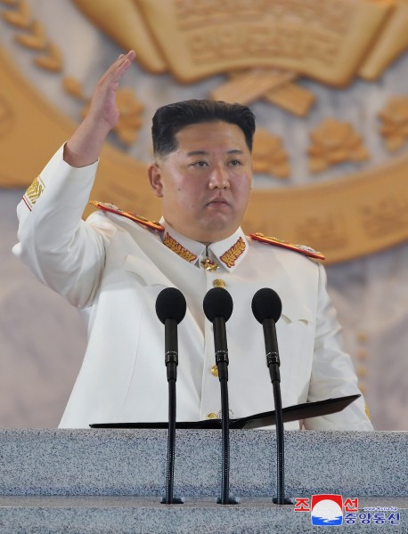 조선인민혁명군창건 ９０돐경축 열병식에서 하신

경애하는 김정은동지의 연설
