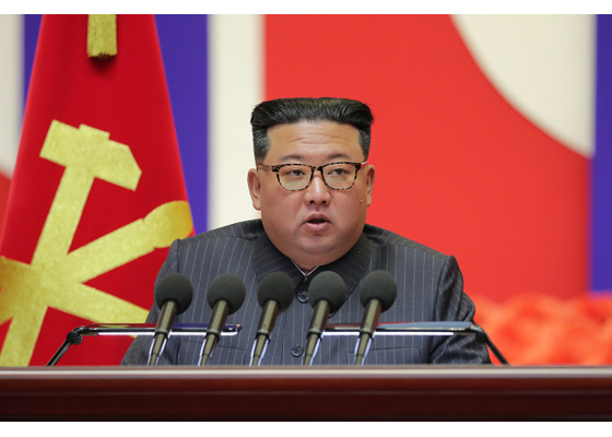 방역전쟁에서의 승리를 공고히 하여 국가와 인민의 안전을 더욱 믿음직하게 담보하자
전국비상방역총화회의에서 하신 경애하는 김정은동지의 연설