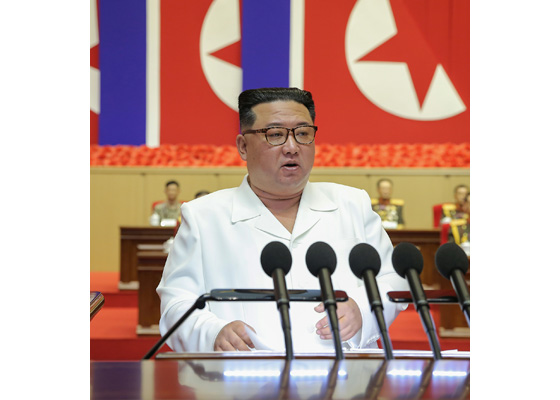 수도의 방역위기를 평정한 인민군군의부문 전투원들을 축하한다
조선인민군 군의부문 전투원들앞에서 하신 경애하는 김정은동지의 연설