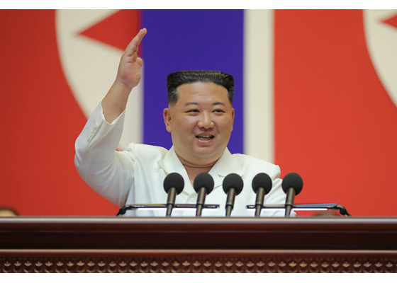 경애하는 김정은동지께서 최대비상방역전에 참전하여 혁혁한 위훈을 세운 조선인민군 군의부문 전투원들을 만나시고 뜻깊은 축하연설을 하시였다