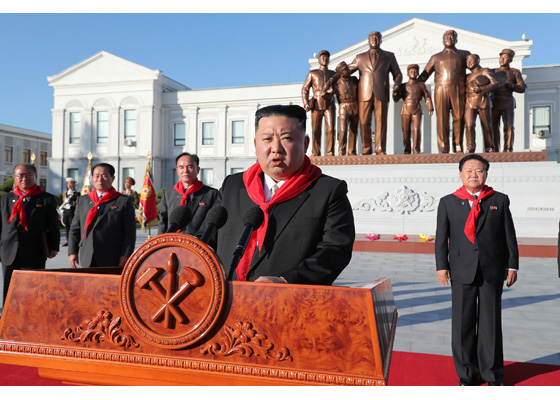 수도의 방역위기를 평정한 인민군군의부문 전투원들을 축하한다
조선인민군 군의부문 전투원들앞에서 하신 경애하는 김정은동지의 연설