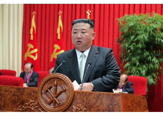 주체의 혁명적당건설사에 특기할 불멸의 대강

경애하는 김정은동지께서 조선로동당 중앙간부학교를 방문하시고 기념강의를 하시였다

 

 