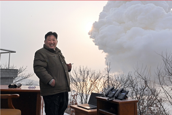 경애하는 김정은동지의 지도밑에
국방과학원 전략적의의를 가지는 중대시험 진행

 