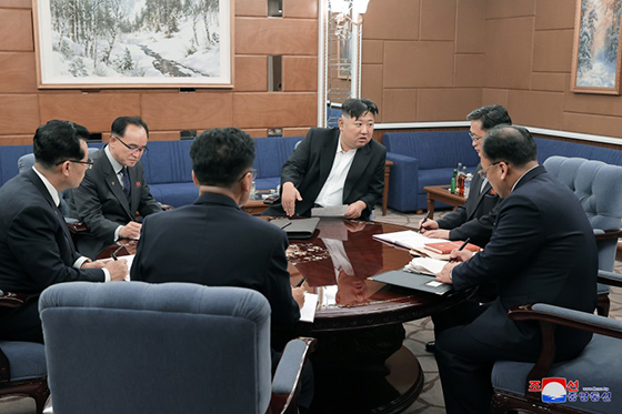조선로동당 중앙위원회 제８기 제６차전원회의 ４일회의 진행

 