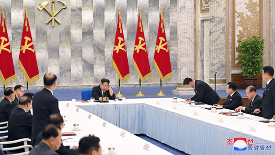 조선로동당 중앙위원회 제8기 제12차 정치국회의 진행

 