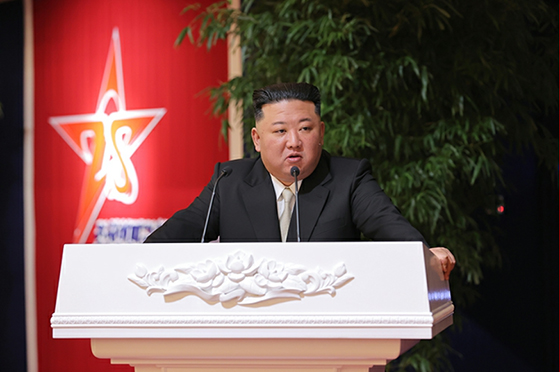 경애하는 김정은동지께서
조선인민군창건 75돐 기념연회에서 뜻깊은 연설을 하시였다