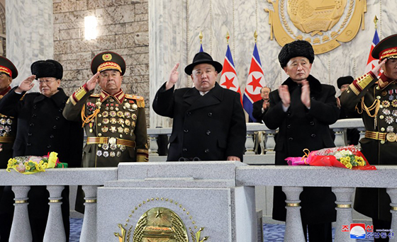 조선인민군창건 ７５돐경축 열병식 성대히 거행


 