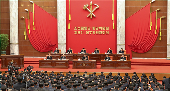 조선로동당 중앙위원회 제8기 제7차전원회의 확대회의 2일회의 진행

 