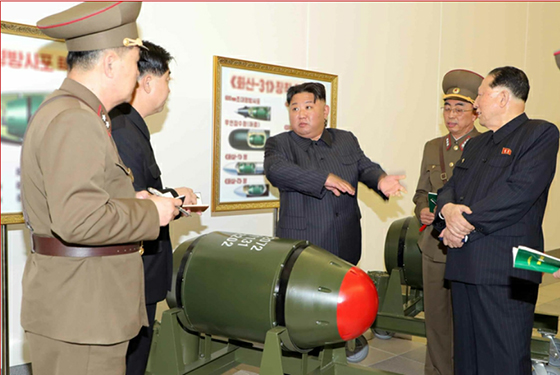 경애하는 김정은동지께서 핵무기병기화사업을 지도하시였다