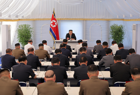 경애하는 김정은동지께서 지방발전사업협의회를 지도하시였다