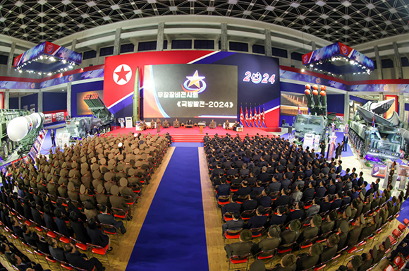 무장장비전시회 《국방발전-2024》 성대히 개막 경애하는 김정은동지께서 개막식에 참석하시여 기념연설을 하시였다