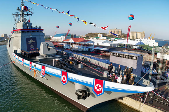 새시대 해군현대화에서 중대한 돌파구를 열어놓은 특기할 사변
조선인민군 해군 구축함 진수기념식 성대히 진행