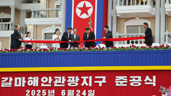 사회주의문명개화의 새 경관을 펼친 동해기슭의 관광명소
원산갈마해안관광지구 준공식 성대히 진행