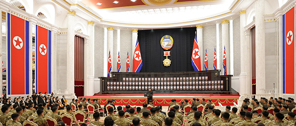 조국의 위대한 명예의 대표자, 장한 아들들에게 드리는 가장 값높은 영광
조선인민군 해외작전부대 지휘관, 전투원들에 대한 국가표창수여식 진행