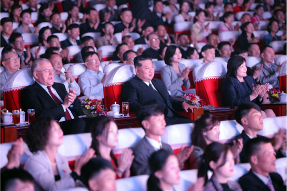조선로동당창건 80돐경축 로씨야예술인들의 공연 진행