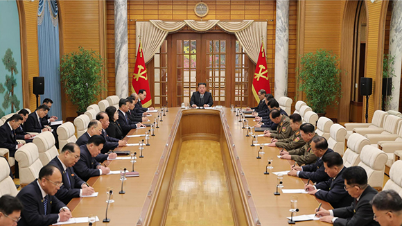 조선로동당 중앙위원회 제8기 제27차 정치국회의 진행