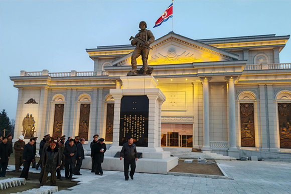 경애하는 김정은동지께서 해외군사작전 전투위훈기념관건설사업을 현지지도하시였다





 
