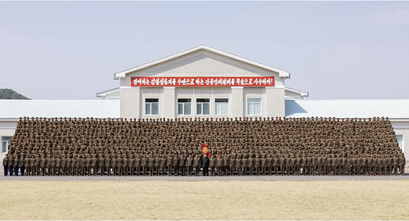 경애하는 김정은동지께서 조선인민혁명군창건일에 즈음하여 조선인민군 서부지구 기계화보병사단관하 련합부대를 축하방문하시였다
