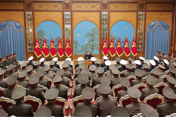 경애하는 김정은동지께서 전군의 사, 려단 지휘관회합을 소집하시고 그들을 만나시였다